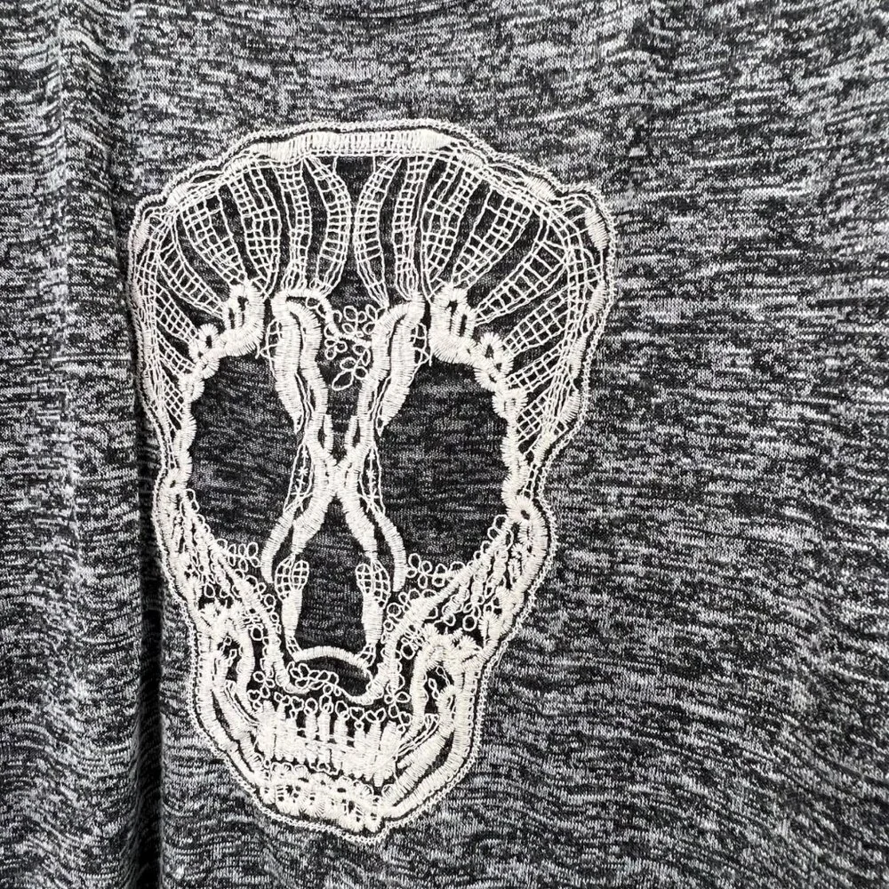 No Boundaries Knit Skull Top Shirt XL 15-17 Black Loose Oversized Embroidered - Picture 3 of 7